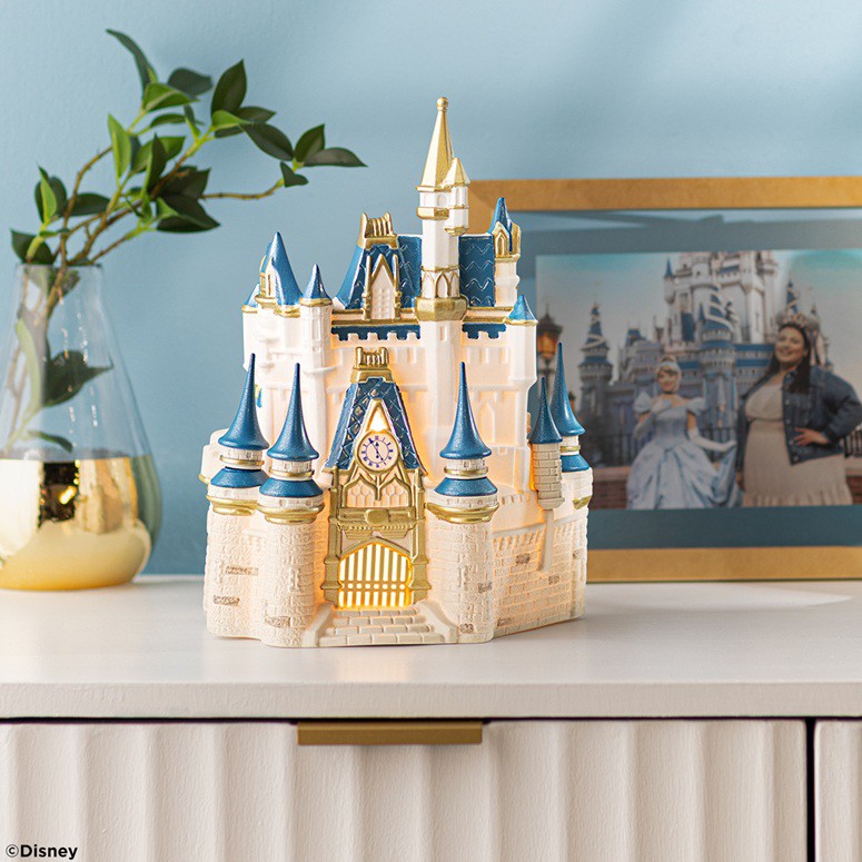 Walt Disney World Cinderella Castle Scentsy Warmer Walt Disney World Cinderella Castle Scentsy Warmer
